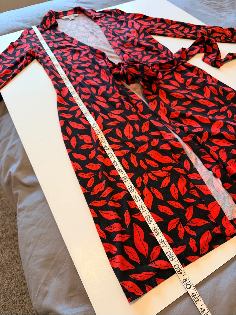 Diane von Furstenberg Lips Wrap Dress 100%Silk jersey, size 6 - Picture 7 of 14